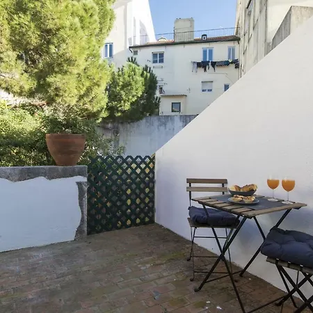 Traditional Duplex In Principe Real * Lisboa