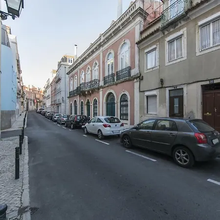 Апартаменты Traditional Duplex In Principe Real Лиссабон