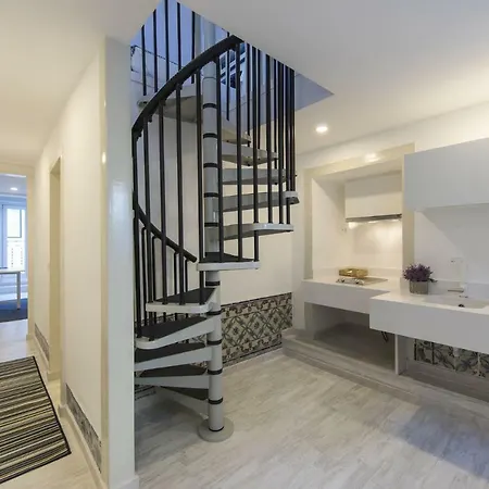 Апартаменты Traditional Duplex In Principe Real Лиссабон